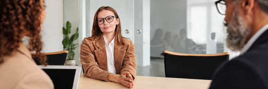 Cosa indossare a un colloquio di lavoro: la guida per sentirti sicura, professionale e pronta a conquistare il tuo prossimo traguardo