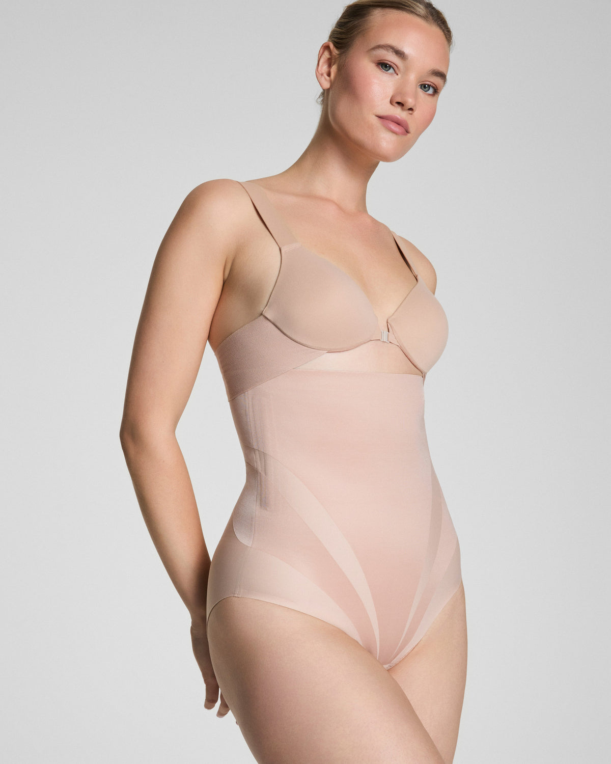 Guaina Slip modellante vita alta a contenimento intenso per definire la silhouette