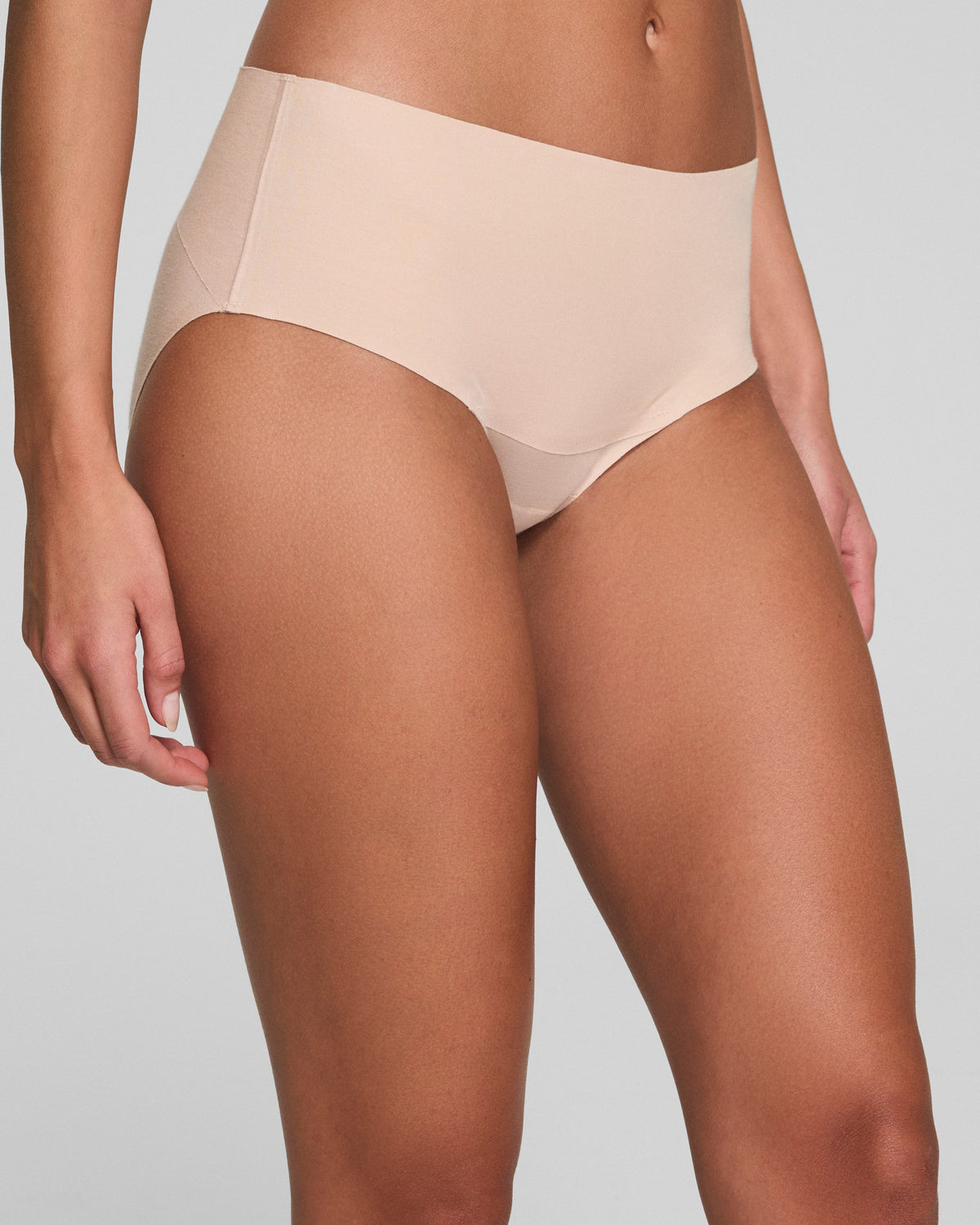 Dettaglio dei bordi discreti dello slip modellante