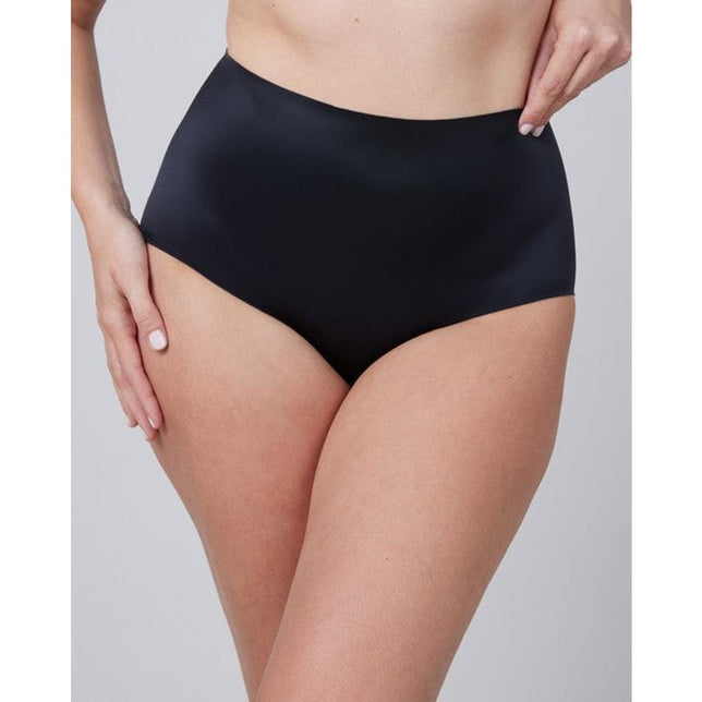 Dettaglio del pannello doppio sull'addome dello slip modellante