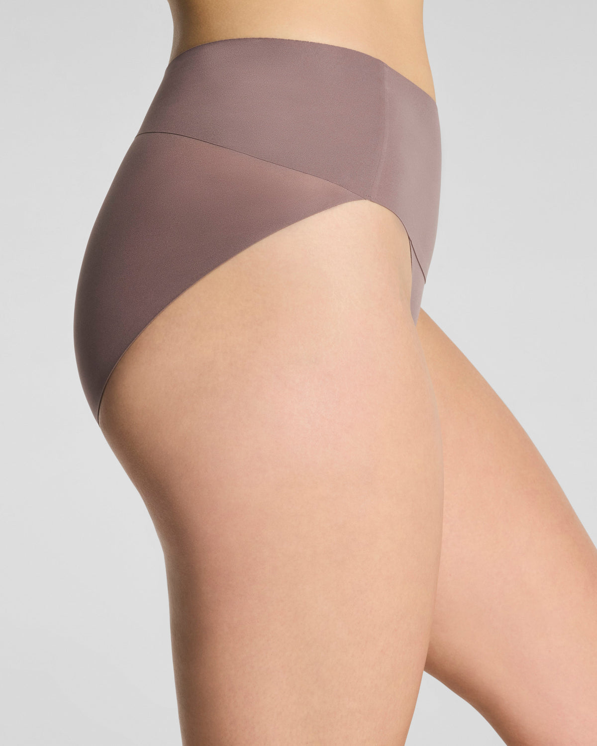 Slip modellante a vita alta sotto abito aderente