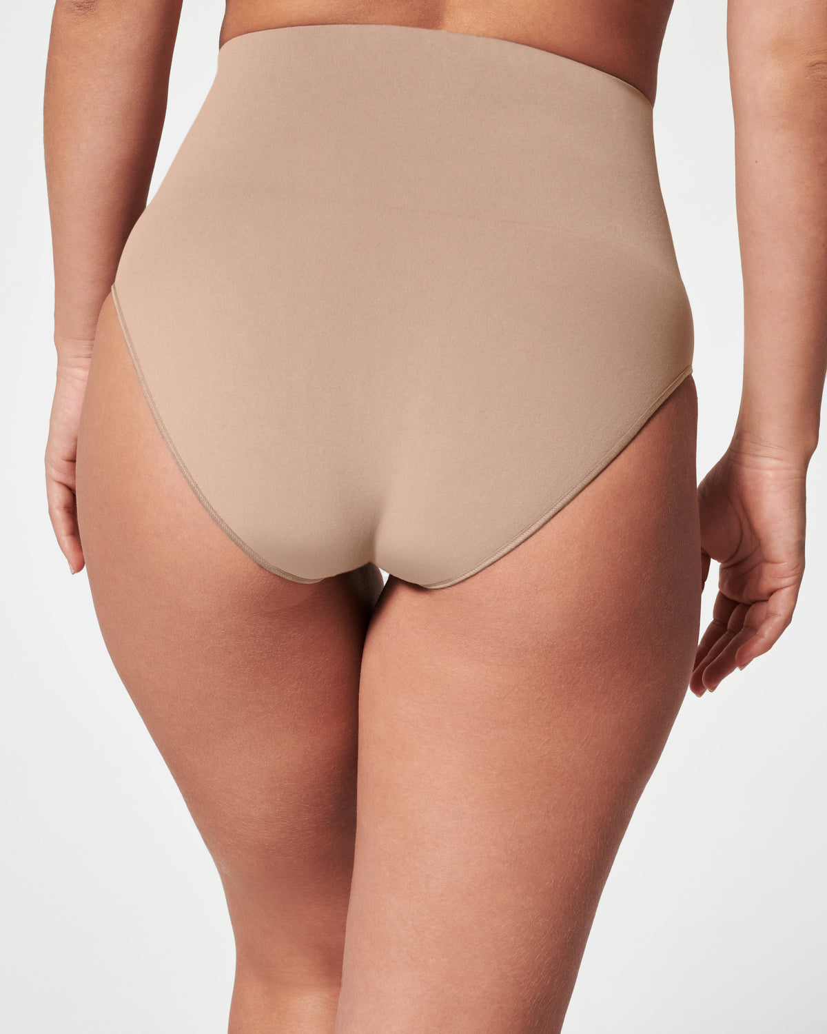 Vista posteriore dello slip a vita alta con copertura completa